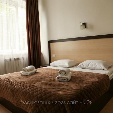 Hotel Koral Chernivtsi Exterior foto